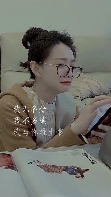 小姨分手弟弟吃瓜,弟弟化身吃瓜群众，揭秘分手背后的故事