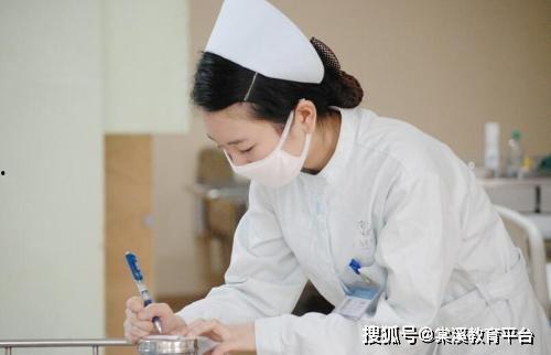 秦皇岛卫校护士吃瓜,校园生活的小插曲