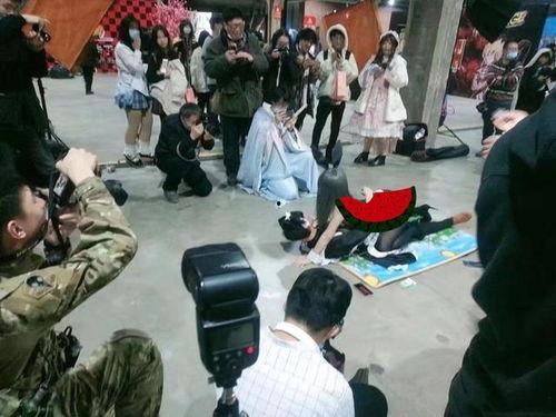 哈尔滨漫展吃瓜,吃瓜群众现场直击！