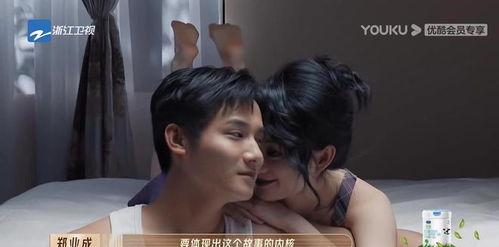 明星吃瓜情侣拍照,甜蜜瞬间曝光引网友热议